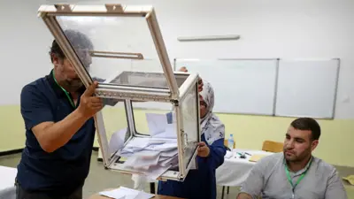 جانب من عملية فرز الأصوات في الجزائر