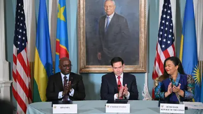 جانب من توقيع اتفاق السلام