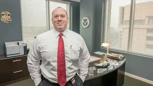 توم هومان مسؤول الحدود في الإدارة الأمريكية 