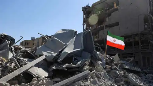 أنقاض مركز شرطة طهران بعد تعرضه للقصف