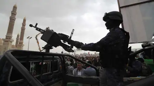 عربة مسلحة تابعة لميليشيا الحوثيين في صنعاء