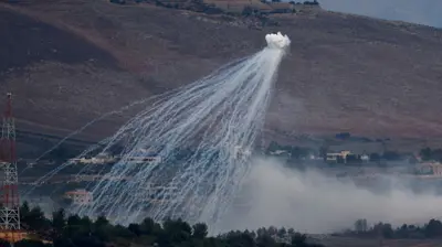 دخان فوسفور أبيض أطلقه الجيش الإسرائيلي جنوبي لبنان