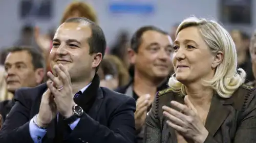 مارين لوبان وديفيد راشلين خلال تجمع انتخابي عام 2014