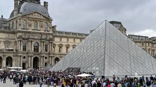 متحف اللوفر الفرنسي