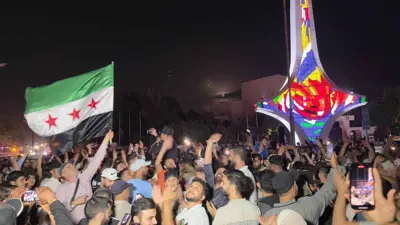 سوريون  يحتفلون برفع العقوبات الأمريكية