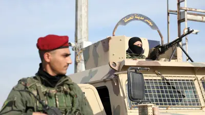 عنصر من قوات سوريا الديمقراطية