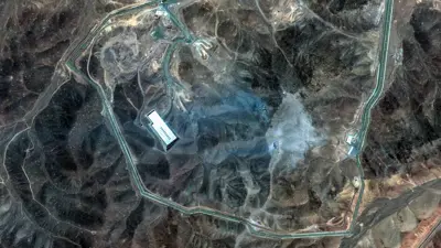 صورة جوية تظهر الضرر الذي لحق بمنشأة فوردو بعد القصف الأمريكي