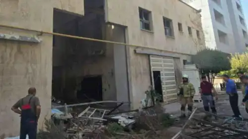 الإطفاء عند محيط الانفجار في الجامعة