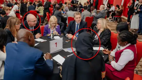 المسؤولة الإيرانية والإسرائيلي خلال الاجتماع