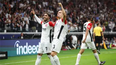 مرموش (أقصى اليسار) في مباراة فرانكفورت ومنشنغلادباخ