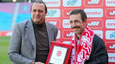 فيرجي شامبيرز مع رئيس الإفريقي السابق هيكل دخيل