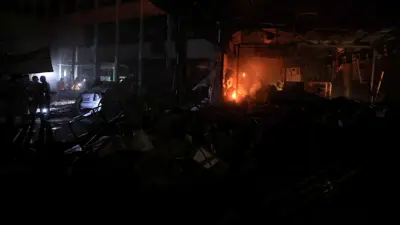 من موقع الغارة على المدرسة المستهدفة