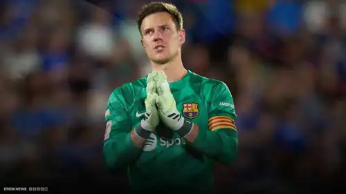 تعنت وإجراءات تأديبية.. ماذا يحدث بين برشلونة وتير شتيجن؟