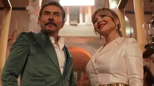 عابد فهد وسلافة معمار في مسلسل "سعادة المجنون"