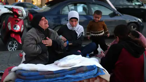 عائلة لبنانية تتناول الإفطار في بيروت