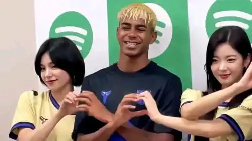 يامال خلال جولة برشلونة في كوريا