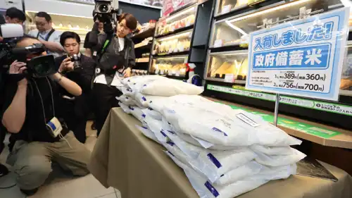 أرز في مخازن الحكومة اليابانية