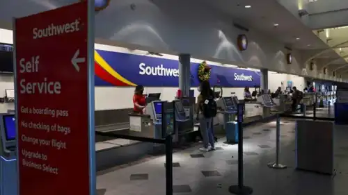 مكتب تسجيل المغادرة في مطار إل باسو بولاية تكساس