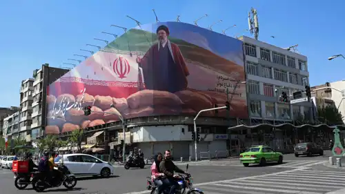 جدارية تحمل صورة مجتبى خامنئي في طهران