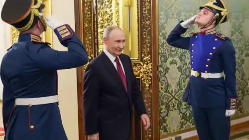 الرئيس الروسي فلاديمير بوتين داخل الكرملين. 