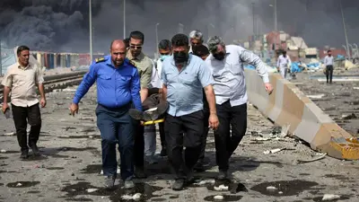 نقل ضحايا الانفجار