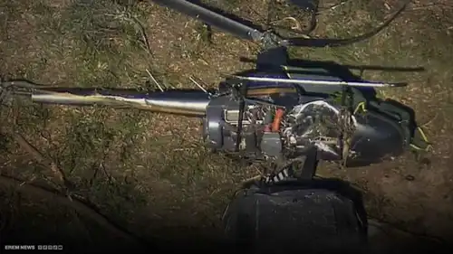 مشهد كابوسي.. مروحية تسقط على سيارة في مطار أسترالي