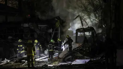 من آثار القصف في كييف