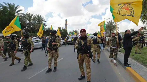 رايات فصيل عراقي موال لإيران