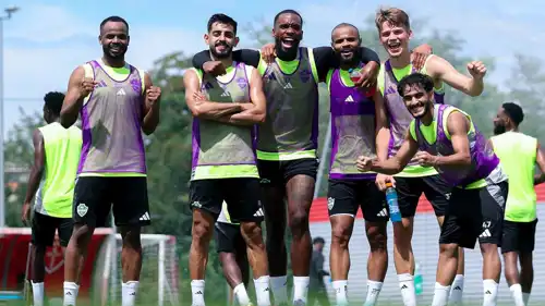 فريق الأهلي السعودي خلال جولته التحضيرية