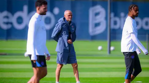 لويس إنريكي في تدريبات باريس سان جيرمان