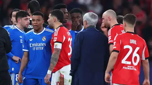 مباراة بنفيكا وريال مدريد توقفت مدة 11 دقيقة