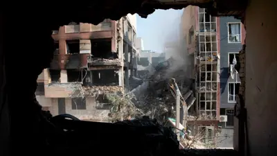 آثار قصف إيراني على تل أبيب