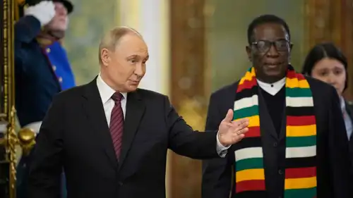 رئيس زيمبابوي مع الرئيس الروسي في موسكو