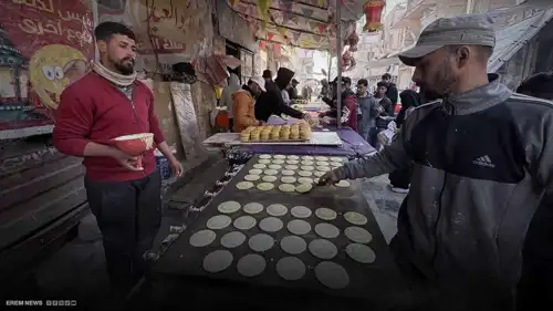 رمضان غزة.. "القطايف" تكافح للبقاء