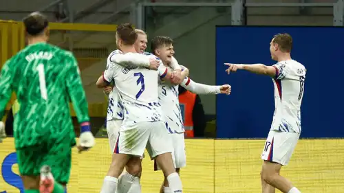 احتفال لاعبي منتخب النرويج