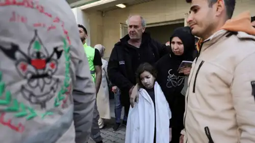 طفلة لبنانية أصيبت وقتل والدها بغارة إسرائيلية على بيروت