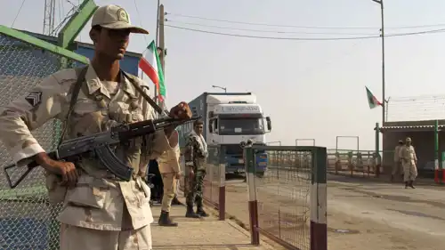 جنود إيرانيون بمنطقة حدودية