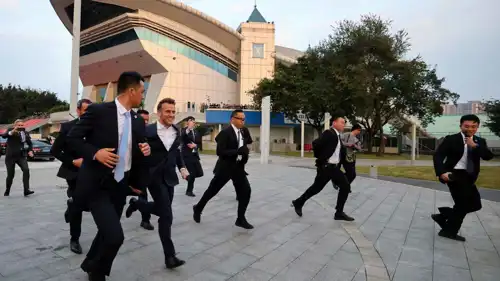 ماكرون في جامعة سيتشوان الصينية