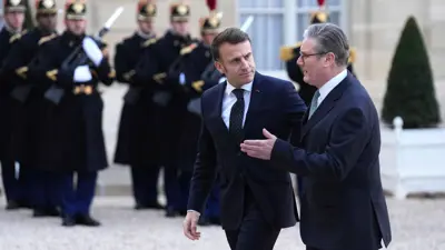 الرئيس الفرنسي إيمانويل ماكرون ورئيس الوزراء البريطاني كير ستارمر 