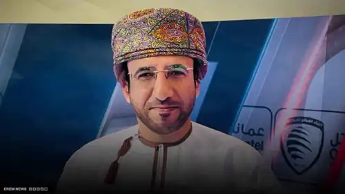 دموع على الهواء.. مراسل عماني يبكي بعد خروج بلاده من تصفيات المونديال