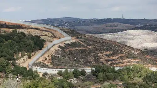 الجدار الخرساني الإسرائيلي على طول الحدود الجنوبية للبنان