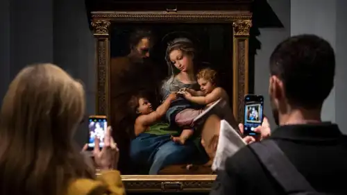 لوحة "مادونا ديلا روزا" للفنان الإيطالي رافائيل