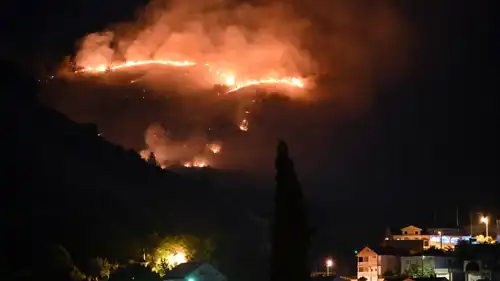 حريق هائل ناجم عن ارتفاع درجات الحرارة في البوسنة عام 2025