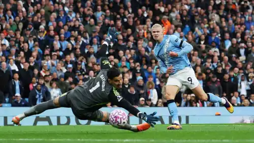 هالاند في مباراة ديربي مانشستر