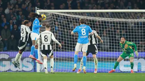 مواجهة سابقة بين يوفنتوس ونابولي