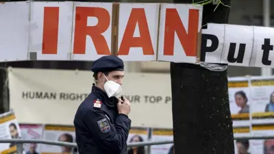 عنصر أمن في طهران