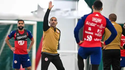 صبري اللموشي في تتدريب لمنتخب تونس