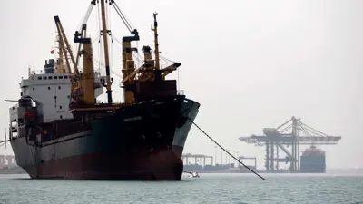 سفينة قبالة سواحل اليمن