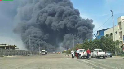 حريق سابق في ميناء مدينة بندر عباس