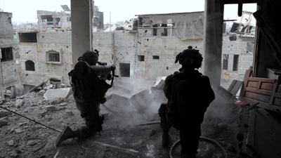 جنود إسرائيليون يطلقون النار في غزة